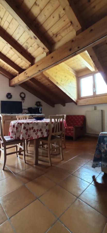 Appartamento Mansarda a Carciato, trilocale in montagna Dimaro Esterno foto