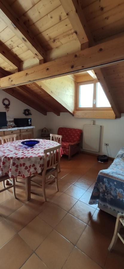 Appartamento Mansarda a Carciato, trilocale in montagna Dimaro Esterno foto