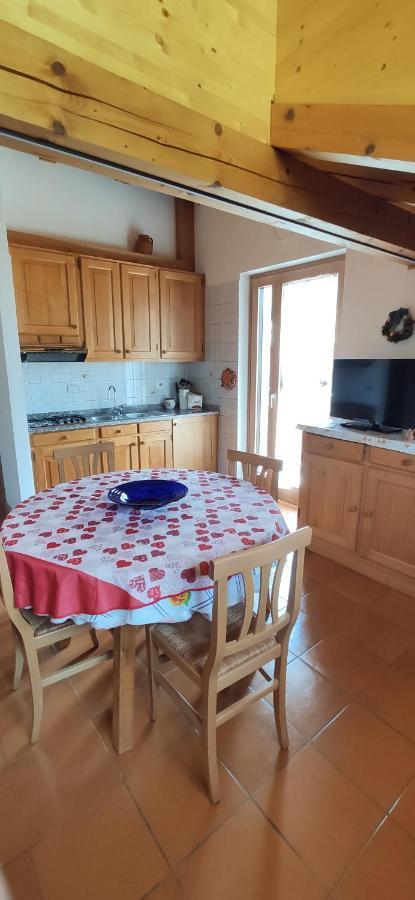 Appartamento Mansarda a Carciato, trilocale in montagna Dimaro Esterno foto