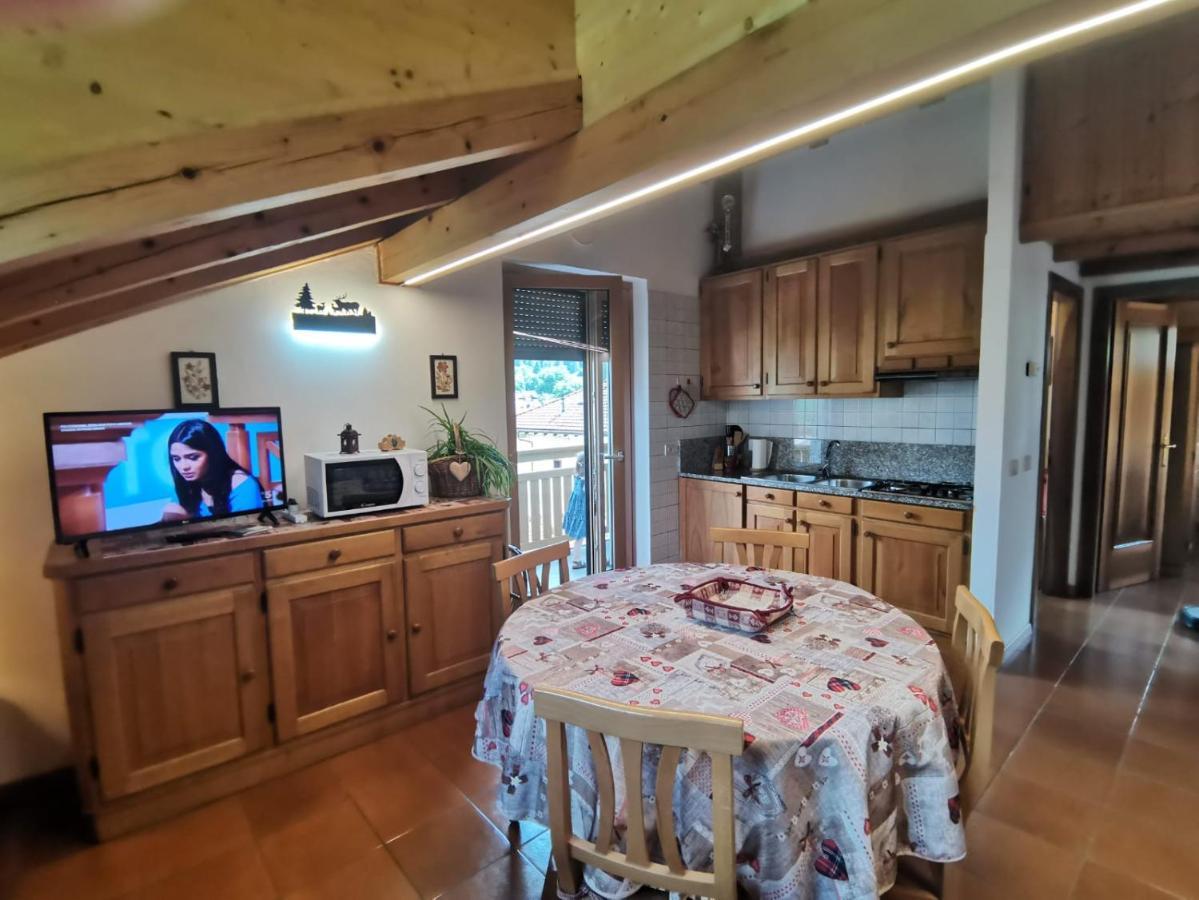 Appartamento Mansarda a Carciato, trilocale in montagna Dimaro Esterno foto