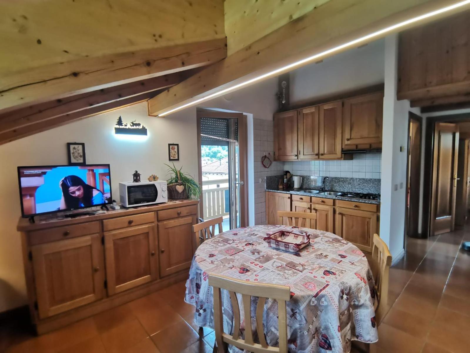 Appartamento Mansarda a Carciato, trilocale in montagna Dimaro Esterno foto